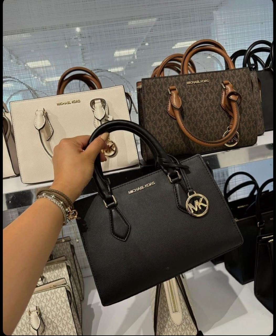 ✨ Michael Kors Crossbody Bag – Your Everyday Luxury! ✨