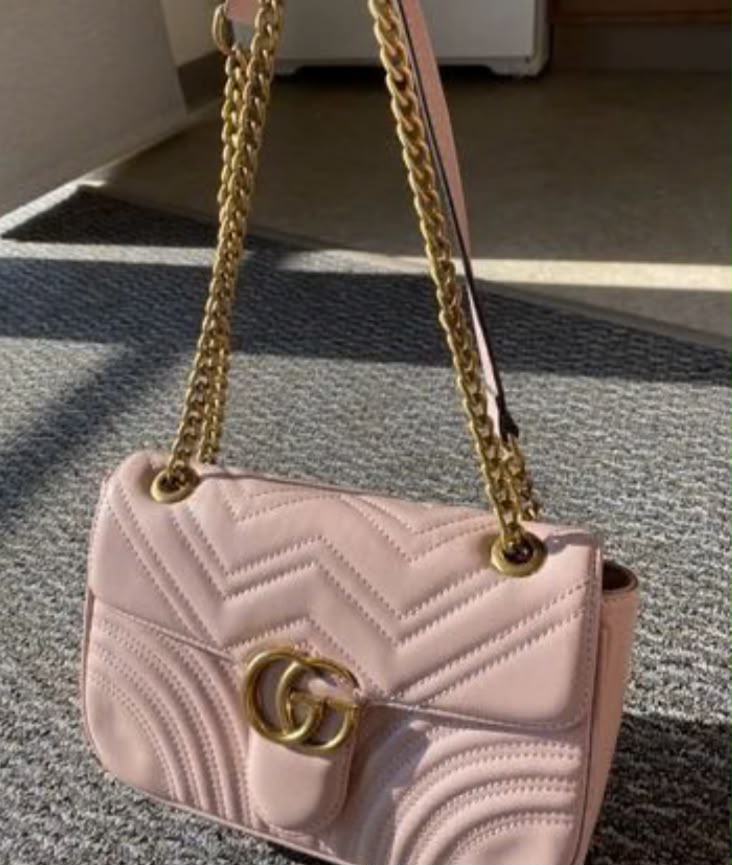 ✨👜 Elegant Gucci Shoulder Bag 👜✨