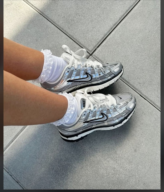 Nike Sneakers +  Free Shirt or Free Jewellery Set