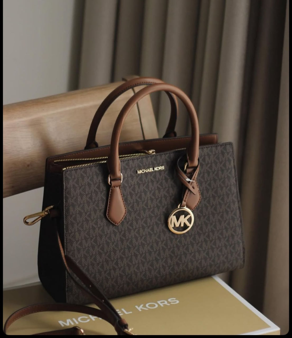 ✨ Michael Kors Crossbody Bag – Your Everyday Luxury! ✨