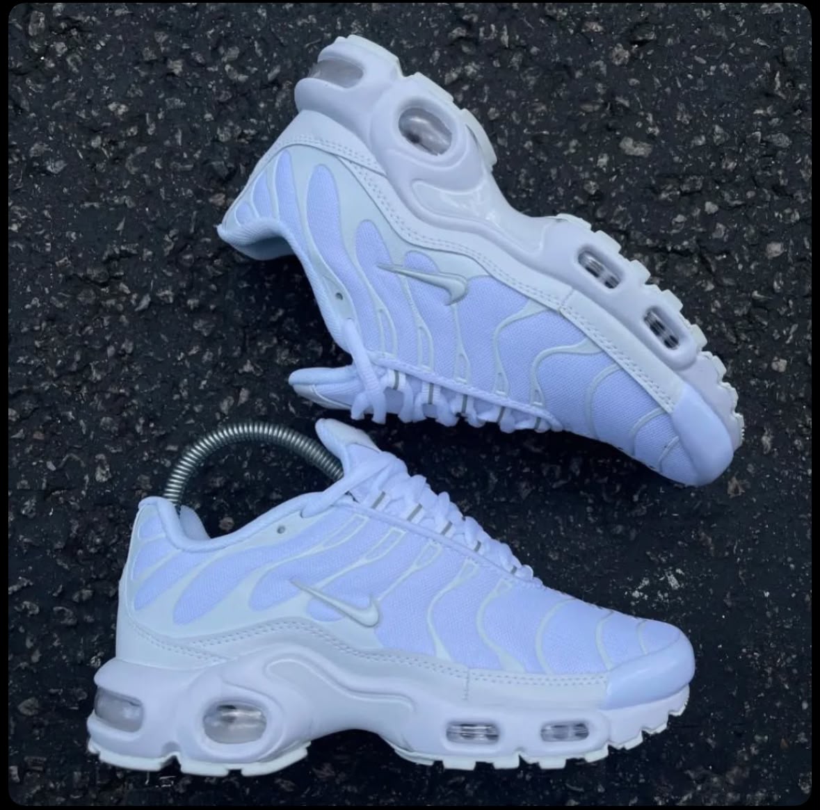 Nike Sneaker + FREE Bag or Jewellery Set